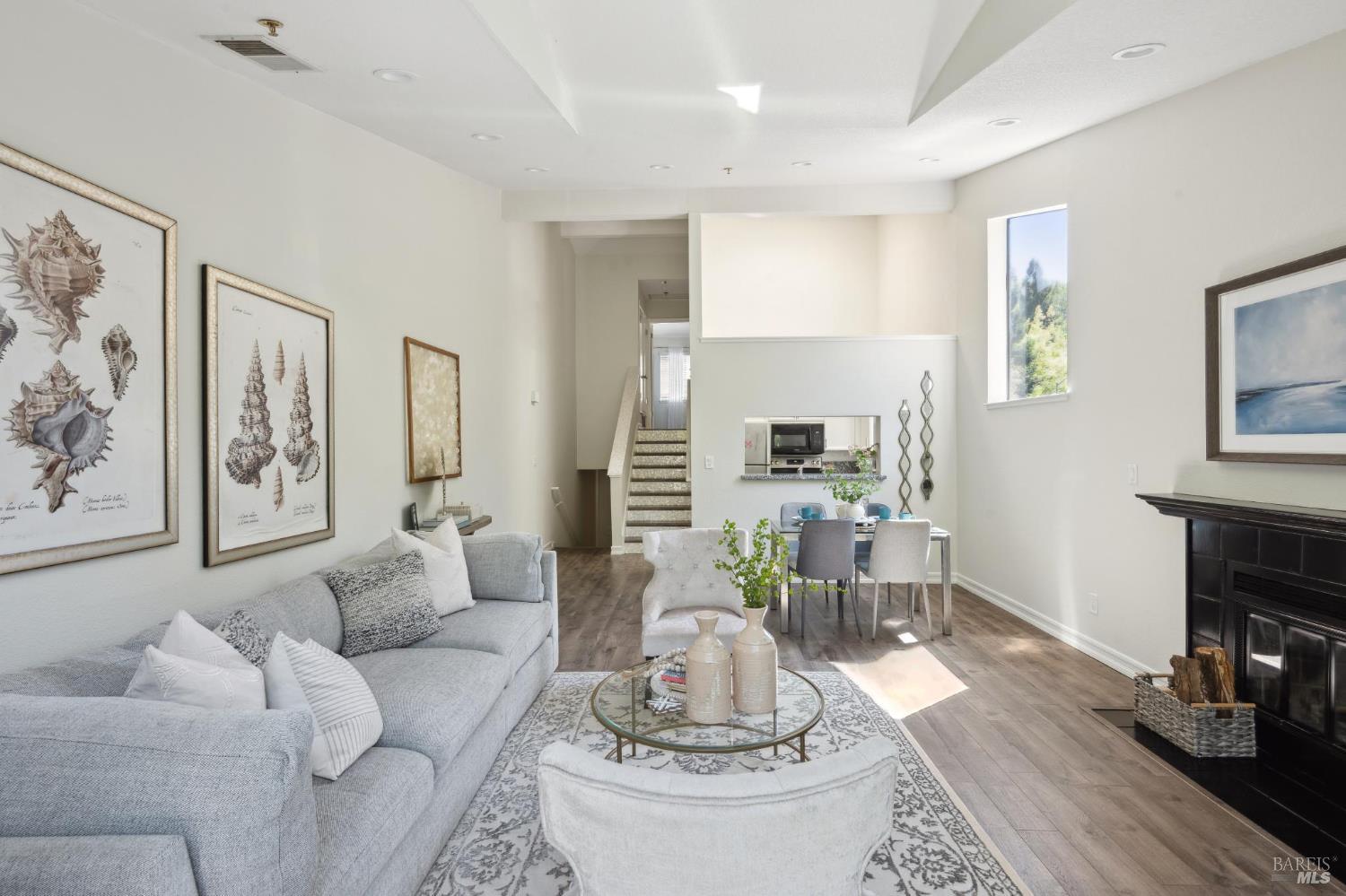 Detail Gallery Image 7 of 32 For 121 Quail Ct, Novato,  CA 94949 - 2 Beds | 2 Baths