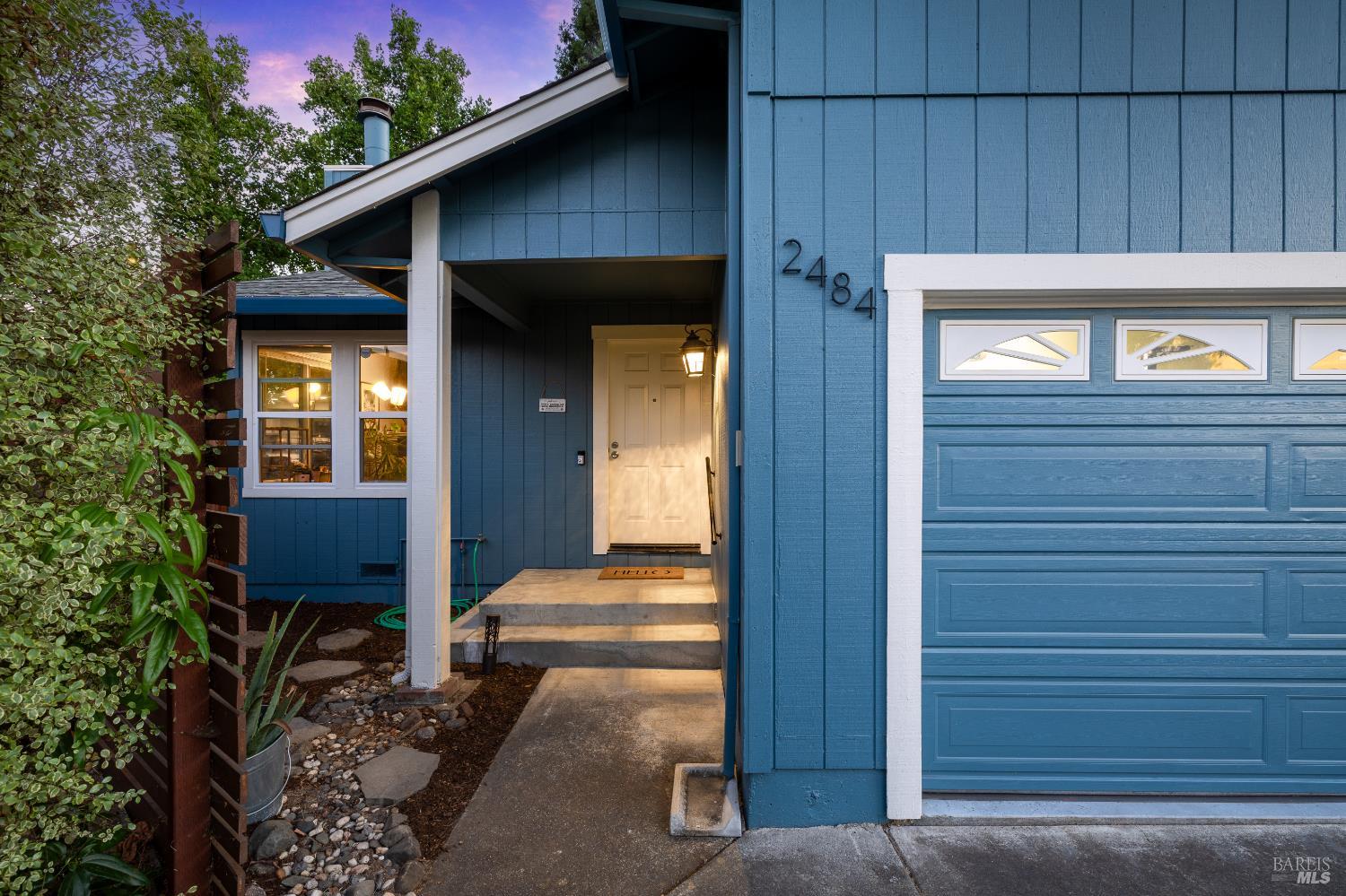 Detail Gallery Image 3 of 37 For 2484 College Park Cir, Santa Rosa,  CA 95401 - 3 Beds | 2 Baths