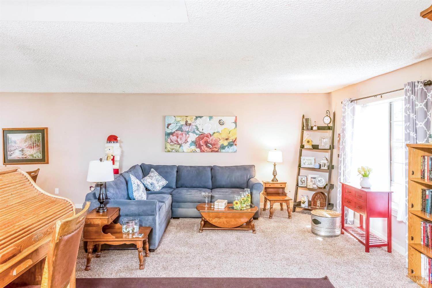 Detail Gallery Image 3 of 32 For 936 Edith Ct, Rohnert Park,  CA 94928 - 6 Beds | 2/1 Baths