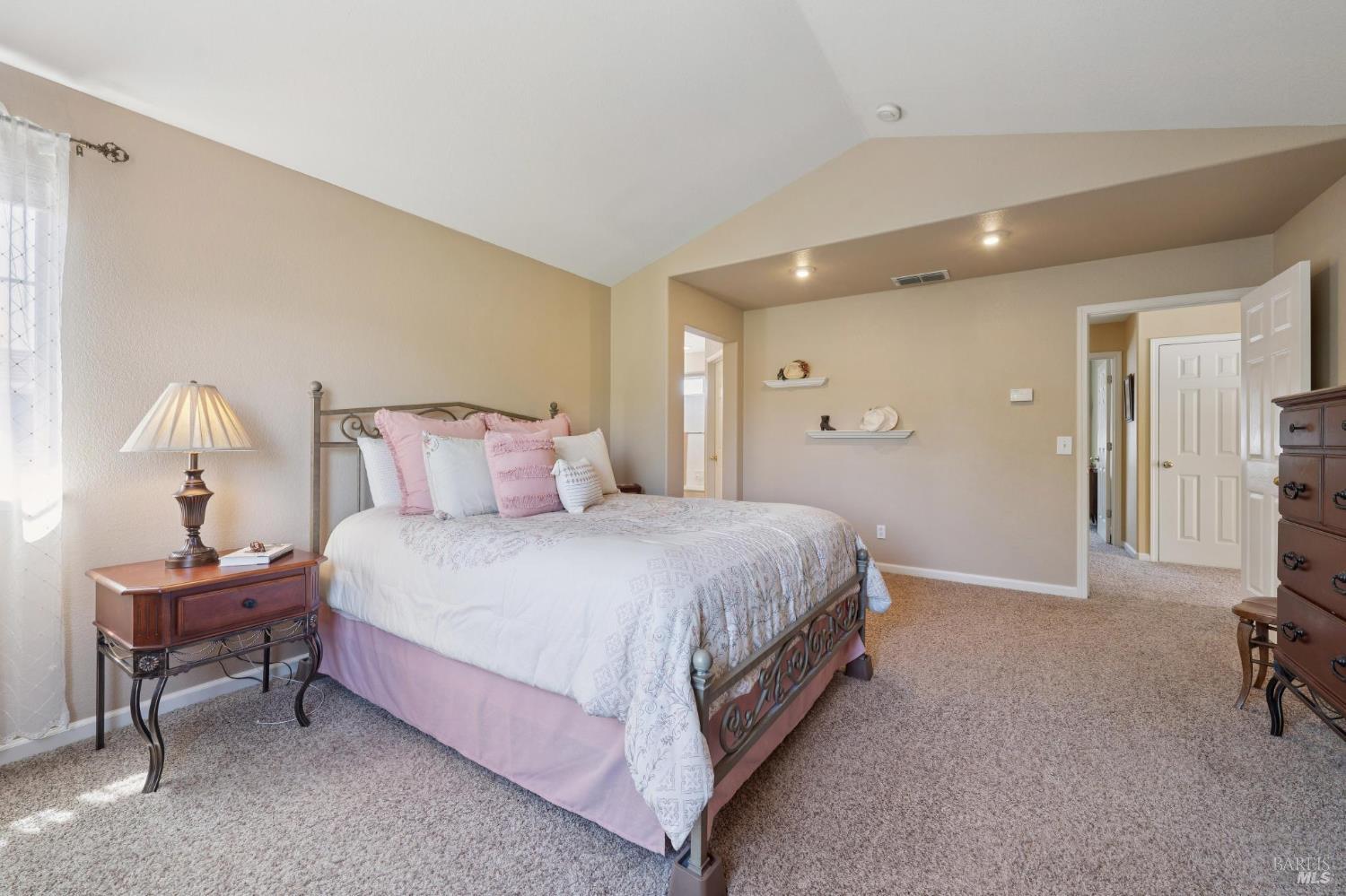 Detail Gallery Image 17 of 29 For 1463 Woodside Cir, Petaluma,  CA 94954 - 3 Beds | 2/1 Baths