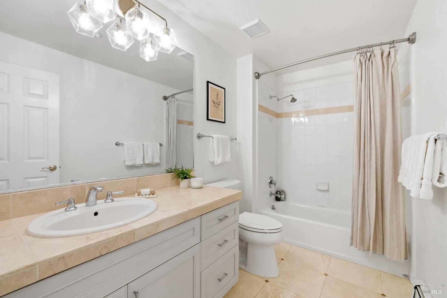 Detail Gallery Image 22 of 34 For 101 Sacramento Way, Sausalito,  CA 94965 - 4 Beds | 3 Baths