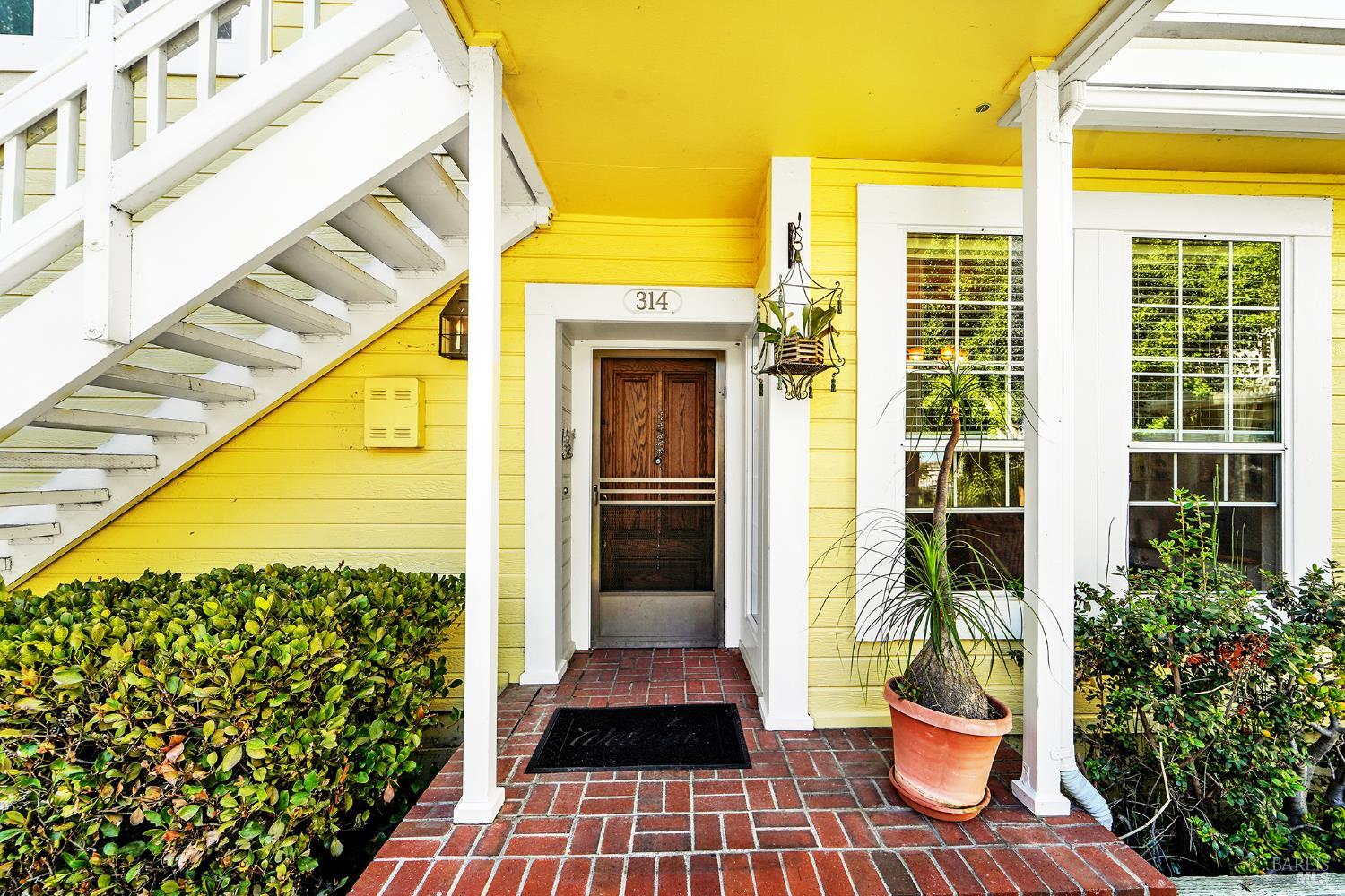 Detail Gallery Image 1 of 19 For 314 E 2nd St, Benicia,  CA 94510 - 2 Beds | 2 Baths