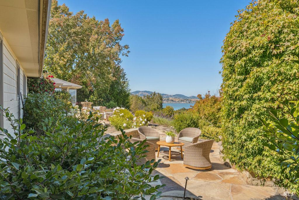Detail Gallery Image 24 of 48 For 90 Taylor Rd, Tiburon,  CA 94920 - 5 Beds | 5/1 Baths