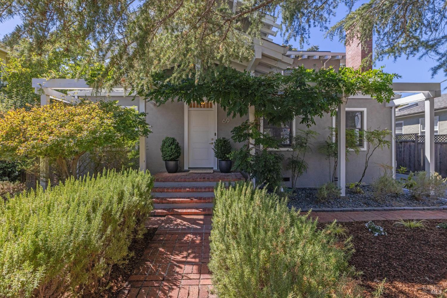 Detail Gallery Image 10 of 80 For 69 Broadmoor Ave, San Anselmo,  CA 94960 - 5 Beds | 3 Baths