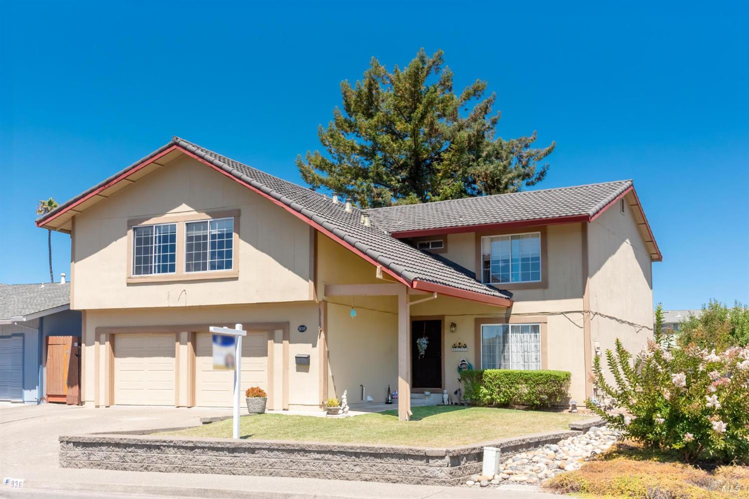 Detail Gallery Image 1 of 32 For 936 Edith Ct, Rohnert Park,  CA 94928 - 6 Beds | 2/1 Baths
