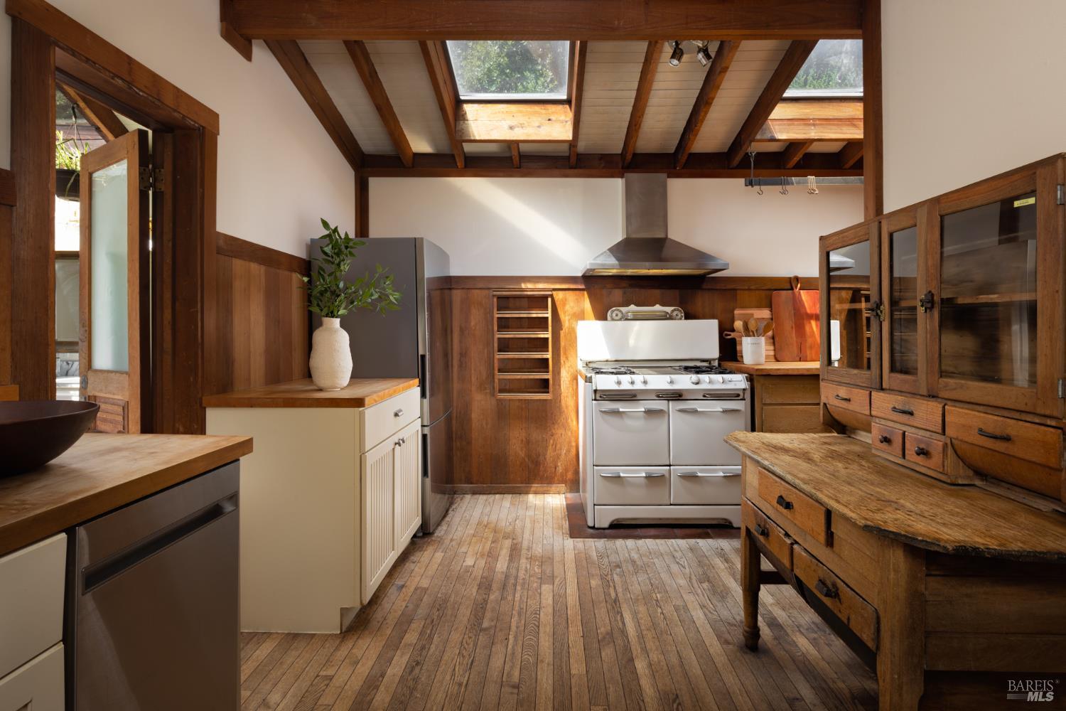 Detail Gallery Image 10 of 23 For 6 Wainwright Pl, Mill Valley,  CA 94941 - 3 Beds | 1/1 Baths