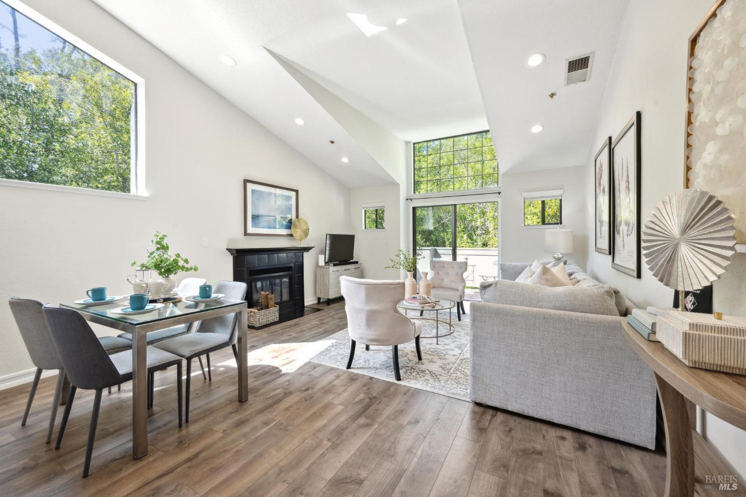 Detail Gallery Image 5 of 32 For 121 Quail Ct, Novato,  CA 94949 - 2 Beds | 2 Baths