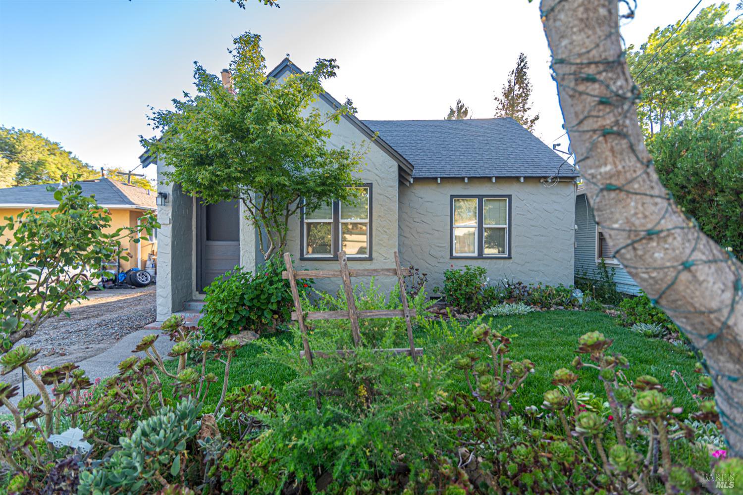 Detail Gallery Image 2 of 54 For 717 Brown St, Santa Rosa,  CA 95404 - 3 Beds | 2 Baths