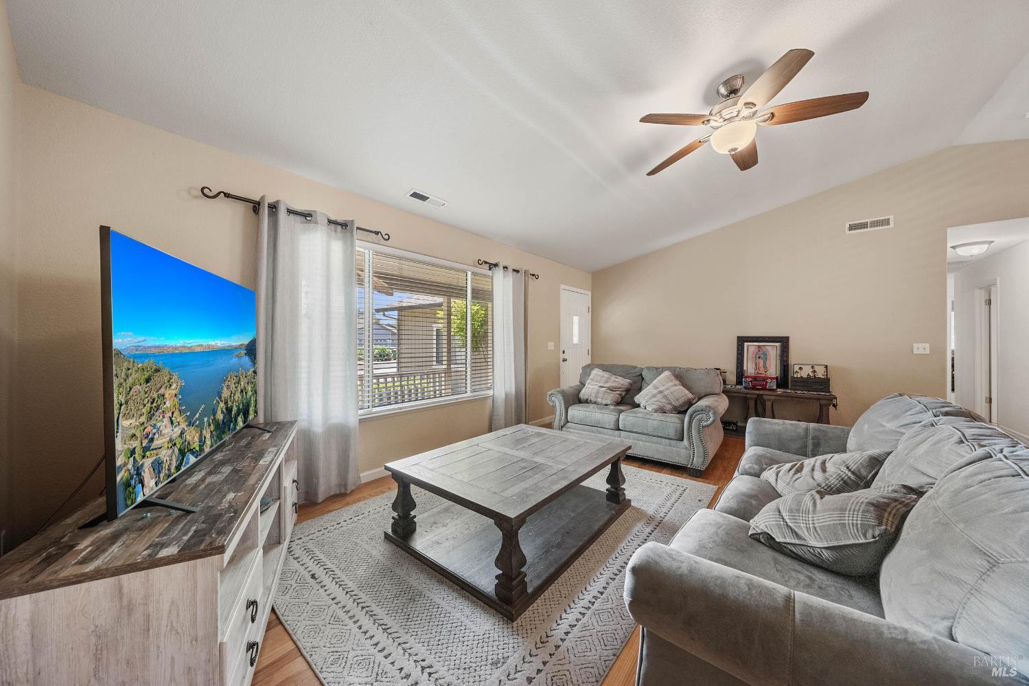 Detail Gallery Image 13 of 63 For 18164 Fishhook Ct, Hidden Valley Lake,  CA 95467 - 5 Beds | 3 Baths