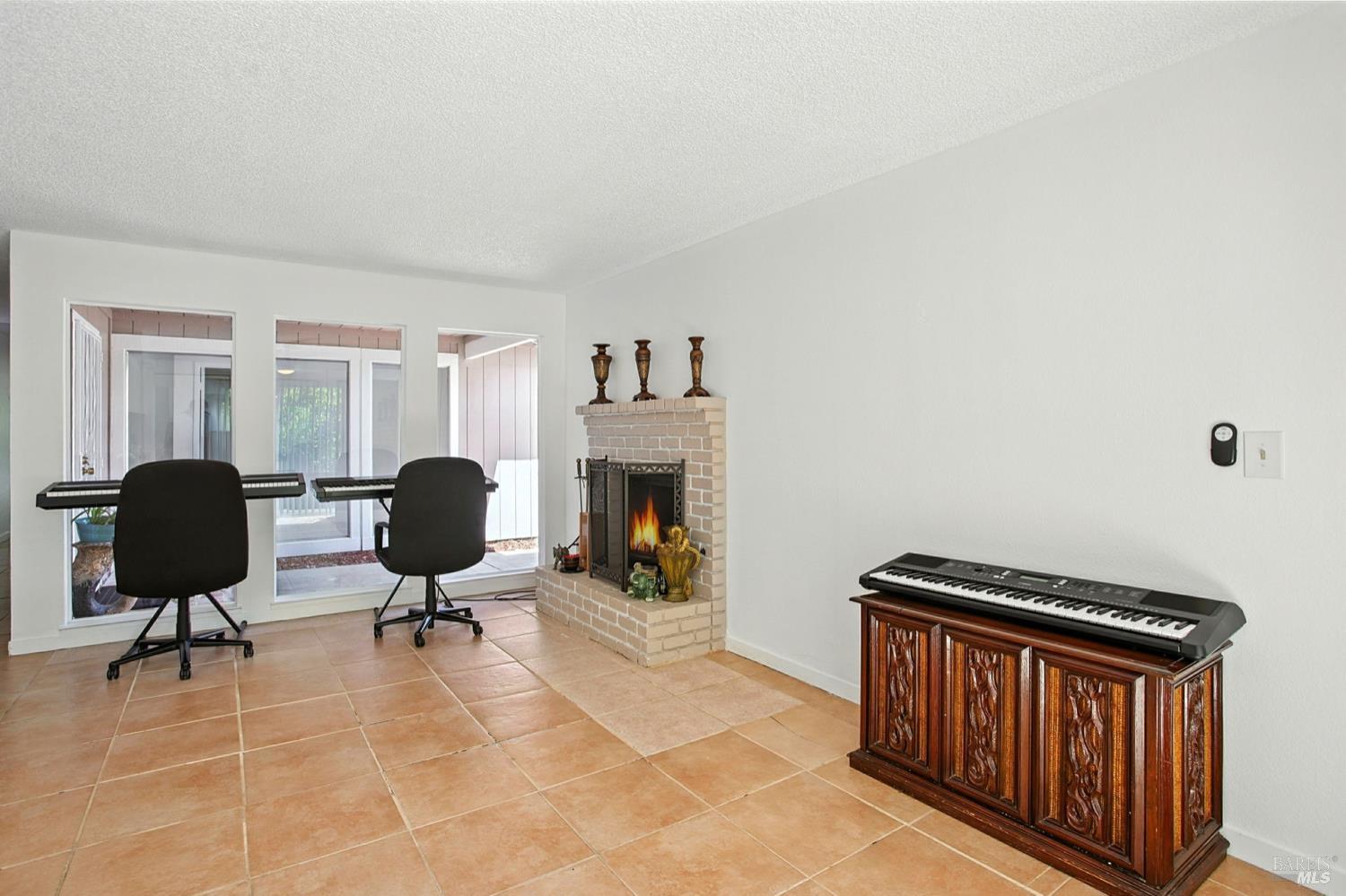 Detail Gallery Image 12 of 26 For 1843 Santa Monica St, Fairfield,  CA 94533 - 3 Beds | 2 Baths