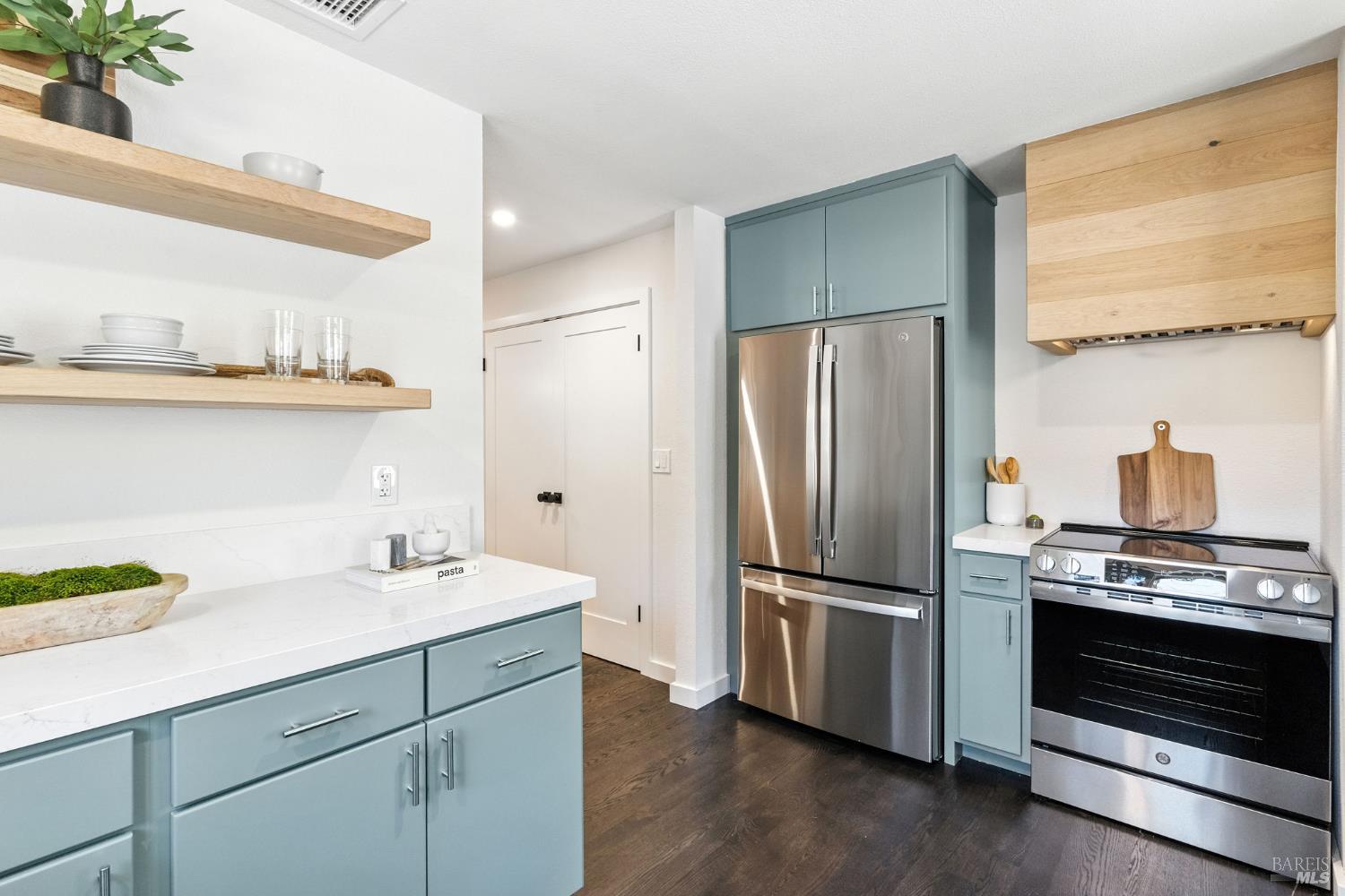 Detail Gallery Image 14 of 38 For 26 Plaza Dr, Mill Valley,  CA 94941 - 3 Beds | 2 Baths