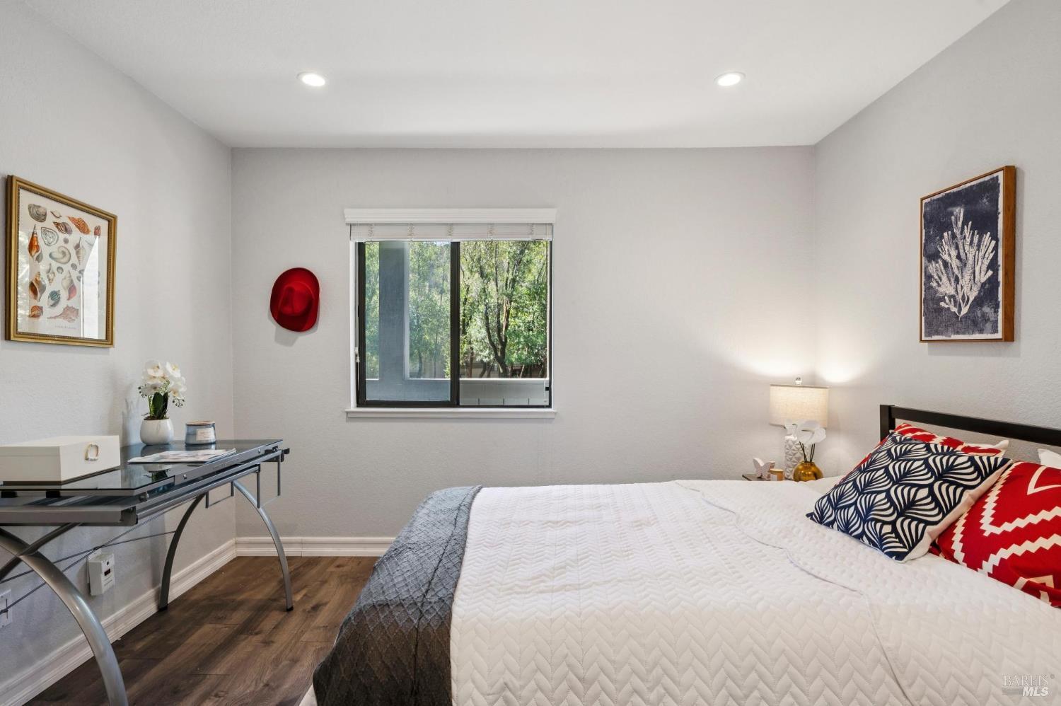 Detail Gallery Image 22 of 32 For 121 Quail Ct, Novato,  CA 94949 - 2 Beds | 2 Baths