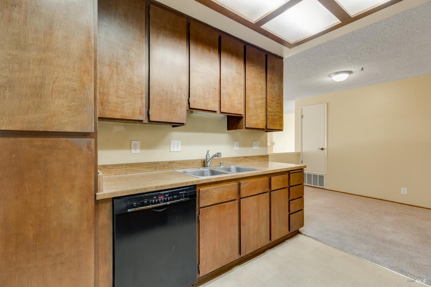 Detail Gallery Image 13 of 40 For 1517 London Cir, Benicia,  CA 94510 - 2 Beds | 2 Baths