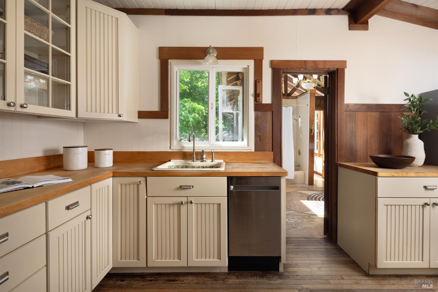 Detail Gallery Image 11 of 23 For 6 Wainwright Pl, Mill Valley,  CA 94941 - 3 Beds | 1/1 Baths