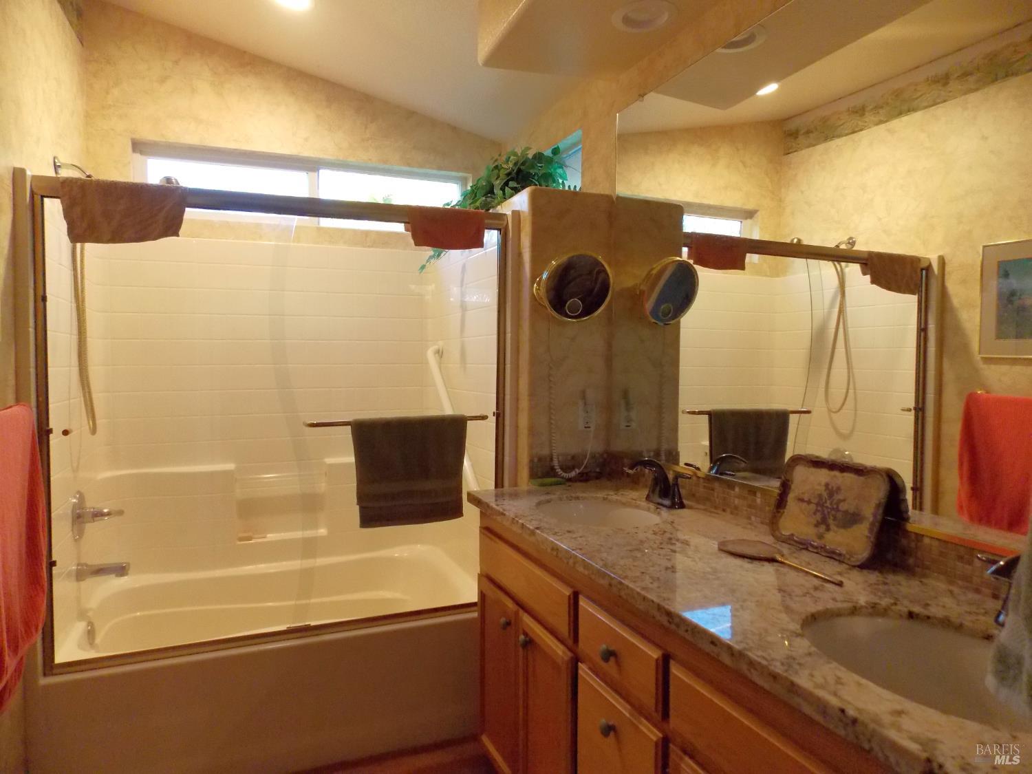 Detail Gallery Image 28 of 44 For 1349 Golf Course Dr, Windsor,  CA 95492 - 3 Beds | 2/1 Baths