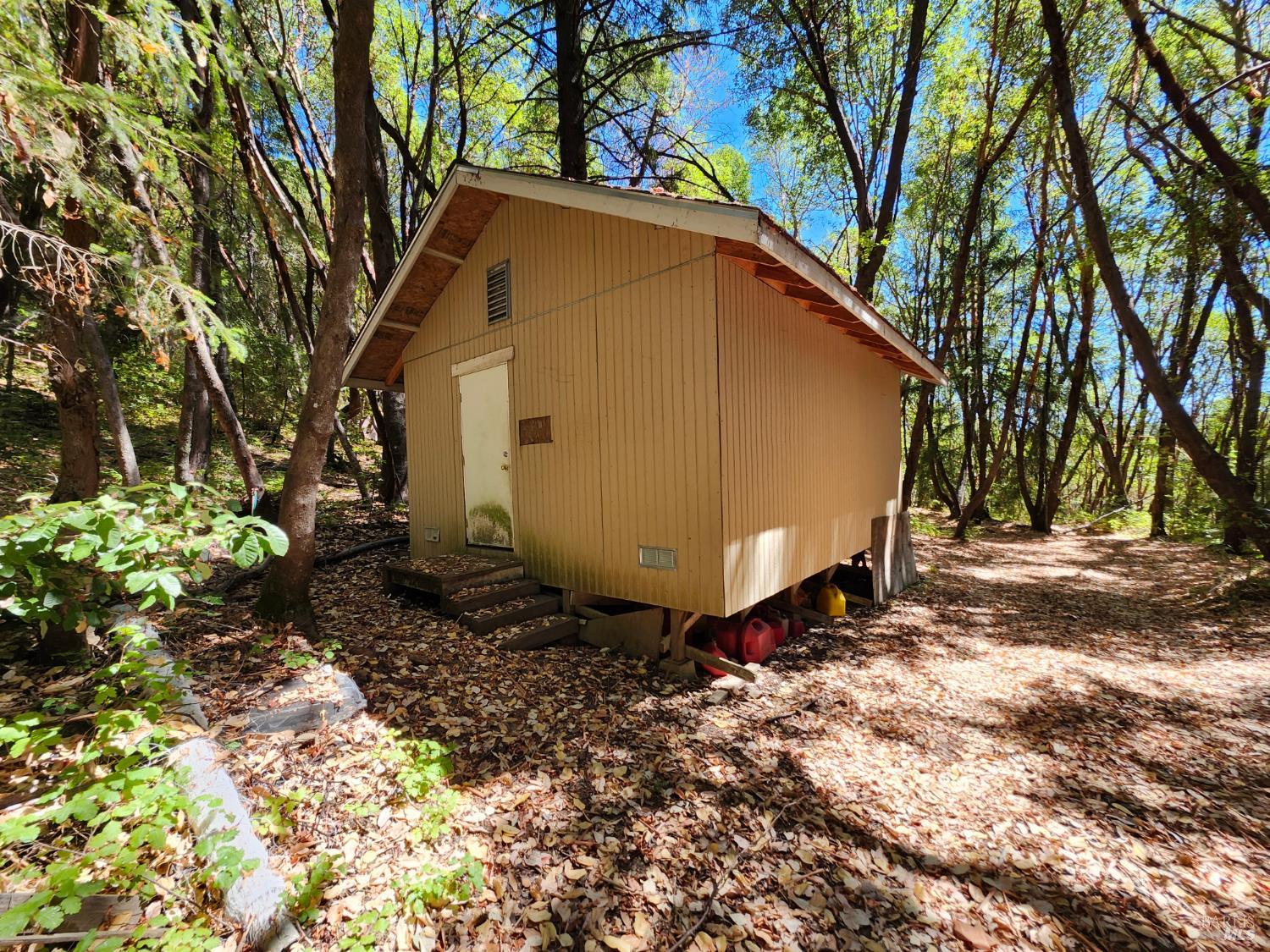 Detail Gallery Image 4 of 20 For 41092 Us-101 Hwy, Laytonville,  CA 95454 - 1 Beds | 1 Baths