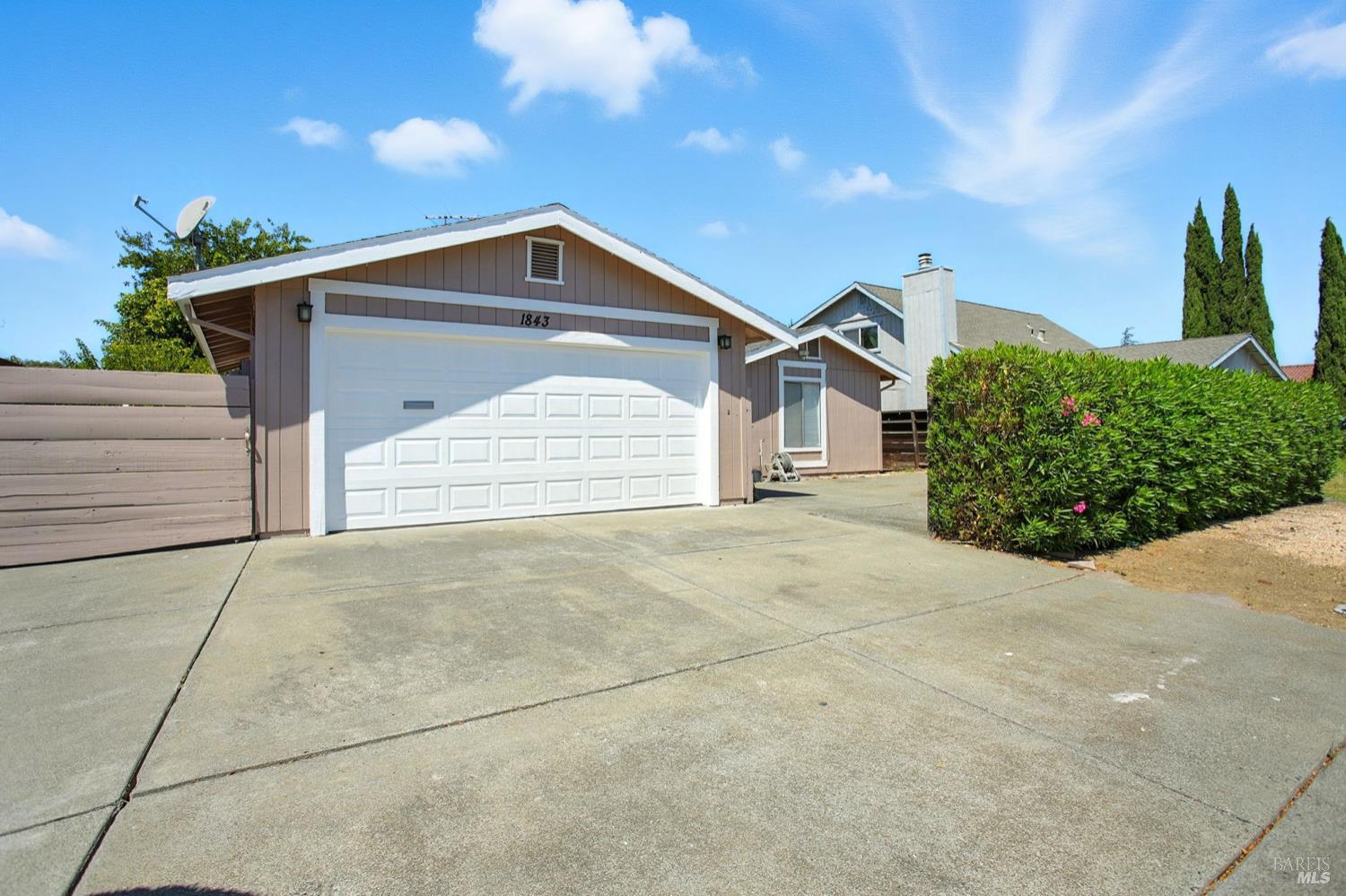 Detail Gallery Image 2 of 26 For 1843 Santa Monica St, Fairfield,  CA 94533 - 3 Beds | 2 Baths