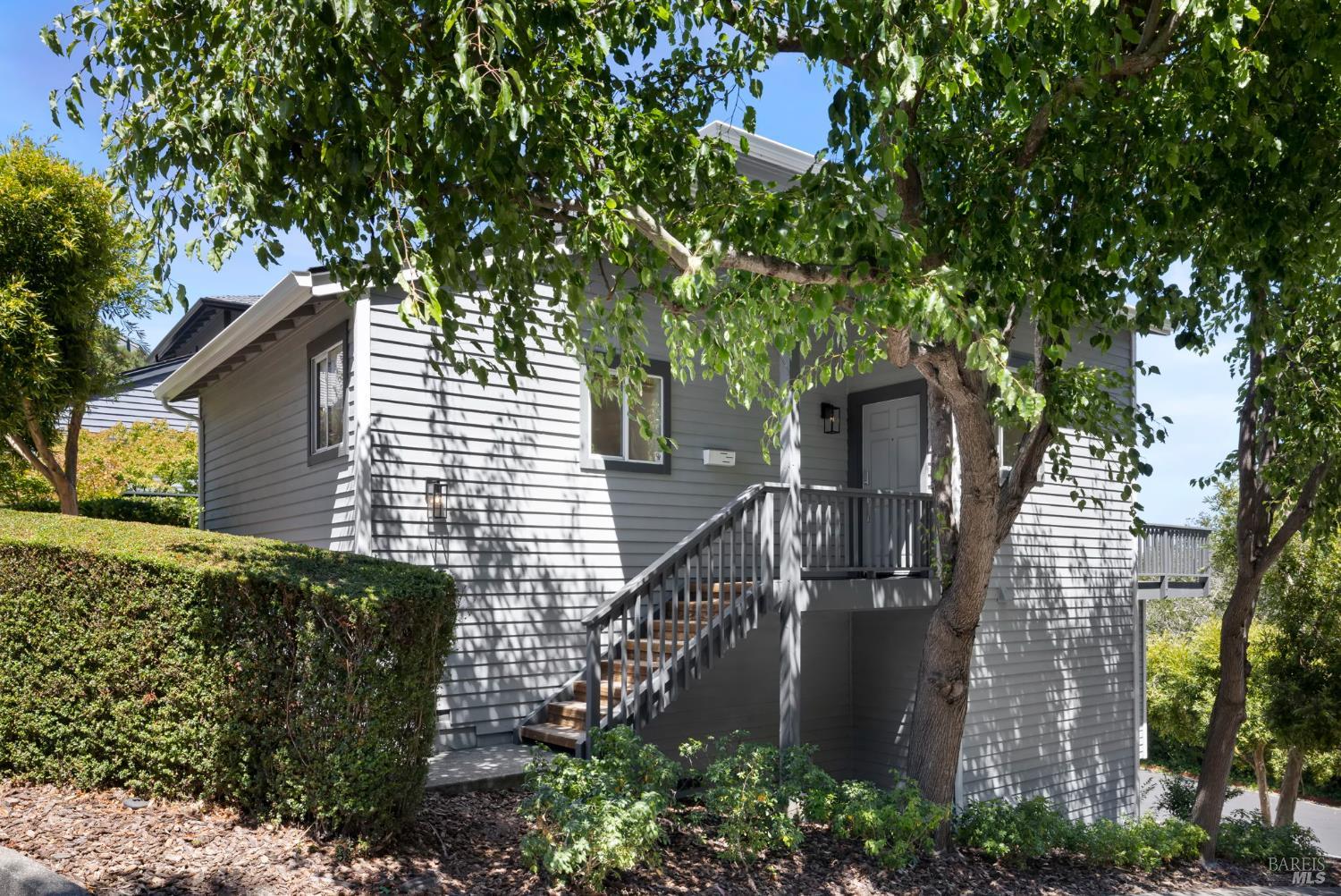 Detail Gallery Image 2 of 34 For 101 Sacramento Way, Sausalito,  CA 94965 - 4 Beds | 3 Baths