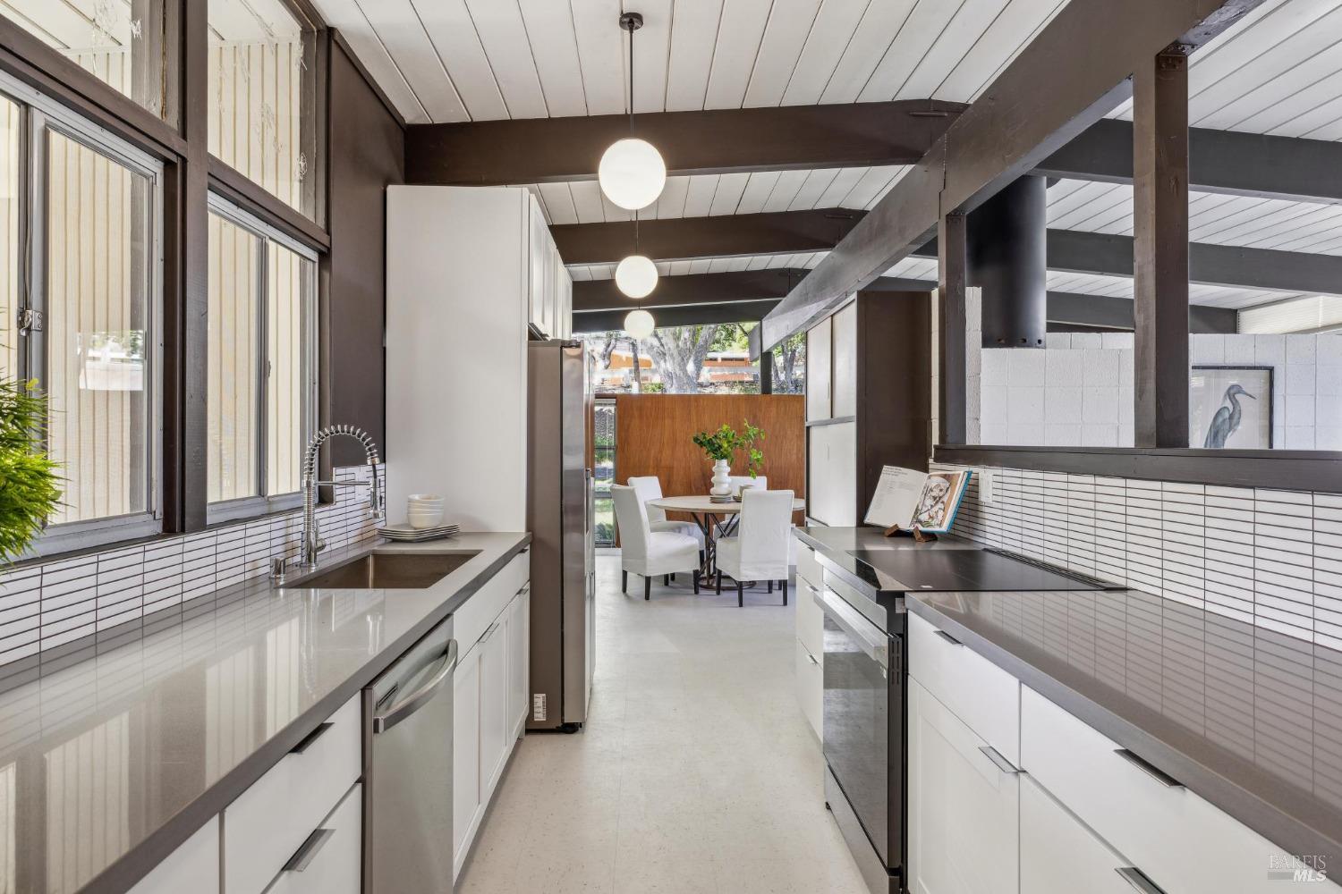 Detail Gallery Image 2 of 44 For 659 Las Colindas Rd, San Rafael,  CA 94903 - 4 Beds | 2 Baths