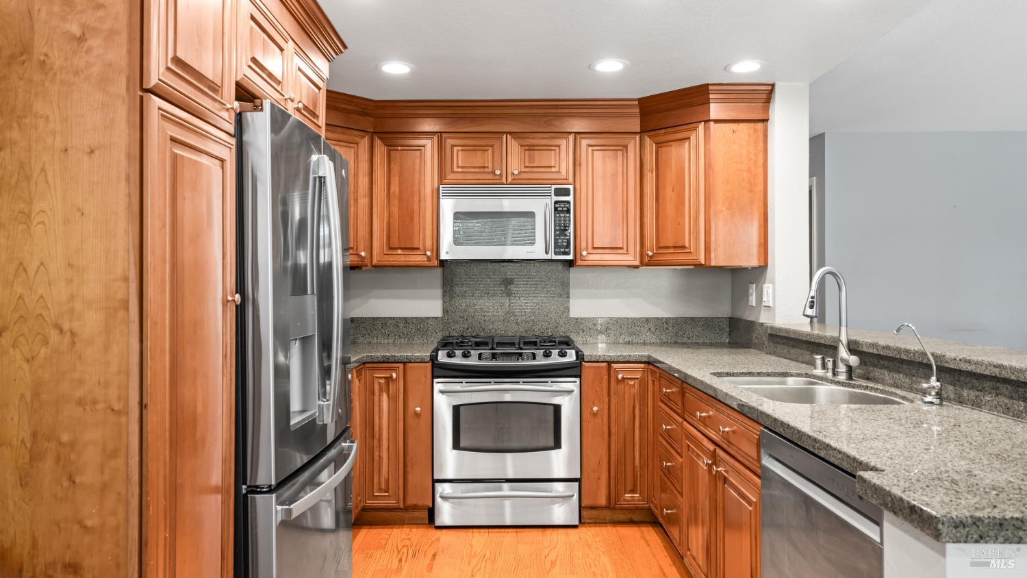 Detail Gallery Image 15 of 47 For 2474 Bay Hill Cir, Fairfield,  CA 94534 - 4 Beds | 2/1 Baths
