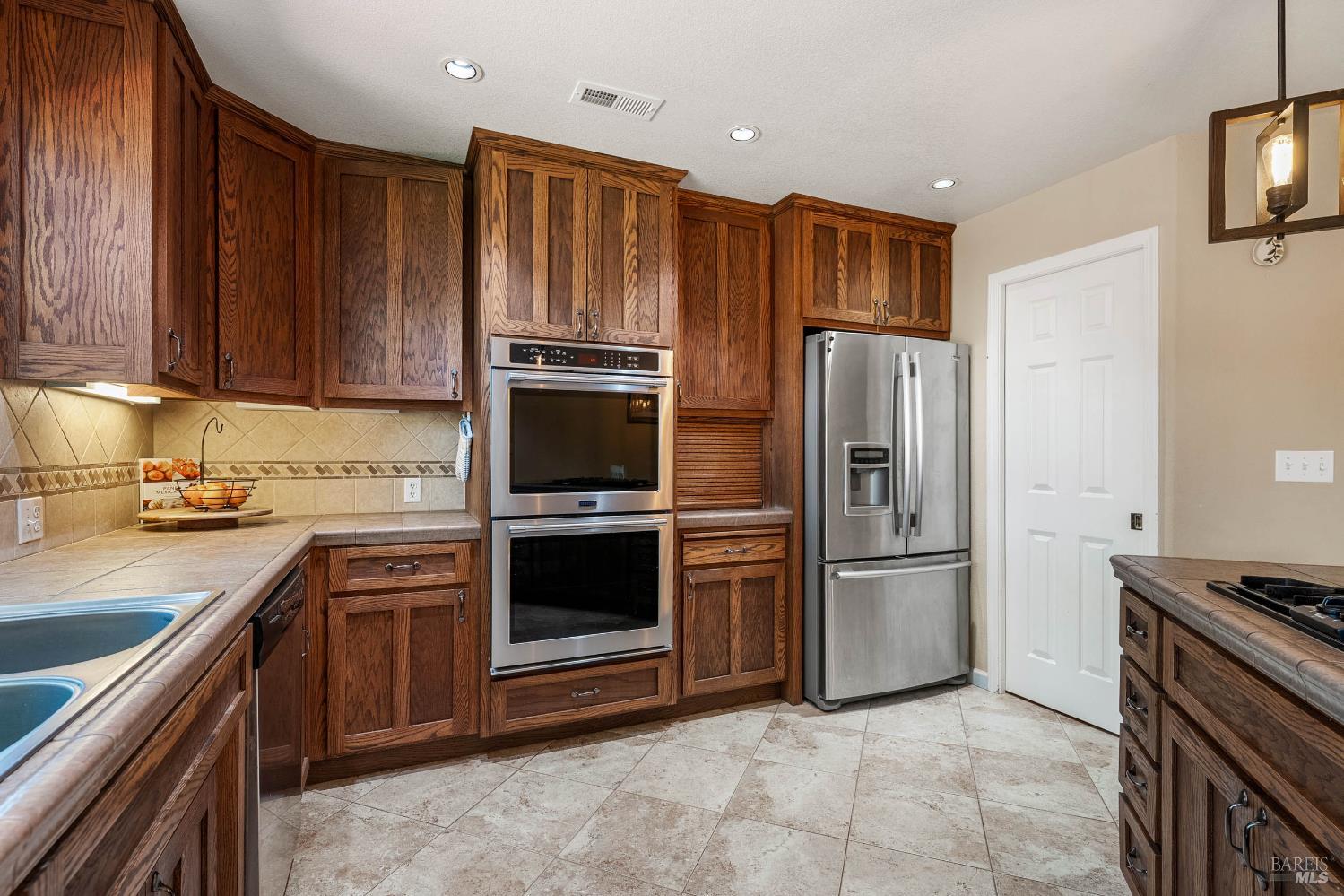 Detail Gallery Image 19 of 63 For 18164 Fishhook Ct, Hidden Valley Lake,  CA 95467 - 5 Beds | 3 Baths