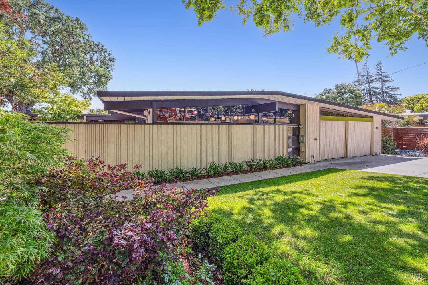 Detail Gallery Image 5 of 44 For 659 Las Colindas Rd, San Rafael,  CA 94903 - 4 Beds | 2 Baths