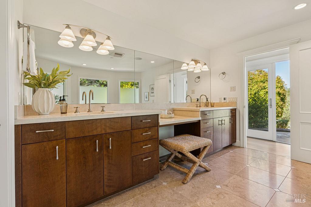 Detail Gallery Image 23 of 48 For 90 Taylor Rd, Tiburon,  CA 94920 - 5 Beds | 5/1 Baths