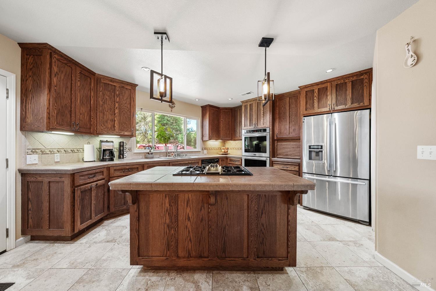 Detail Gallery Image 17 of 63 For 18164 Fishhook Ct, Hidden Valley Lake,  CA 95467 - 5 Beds | 3 Baths