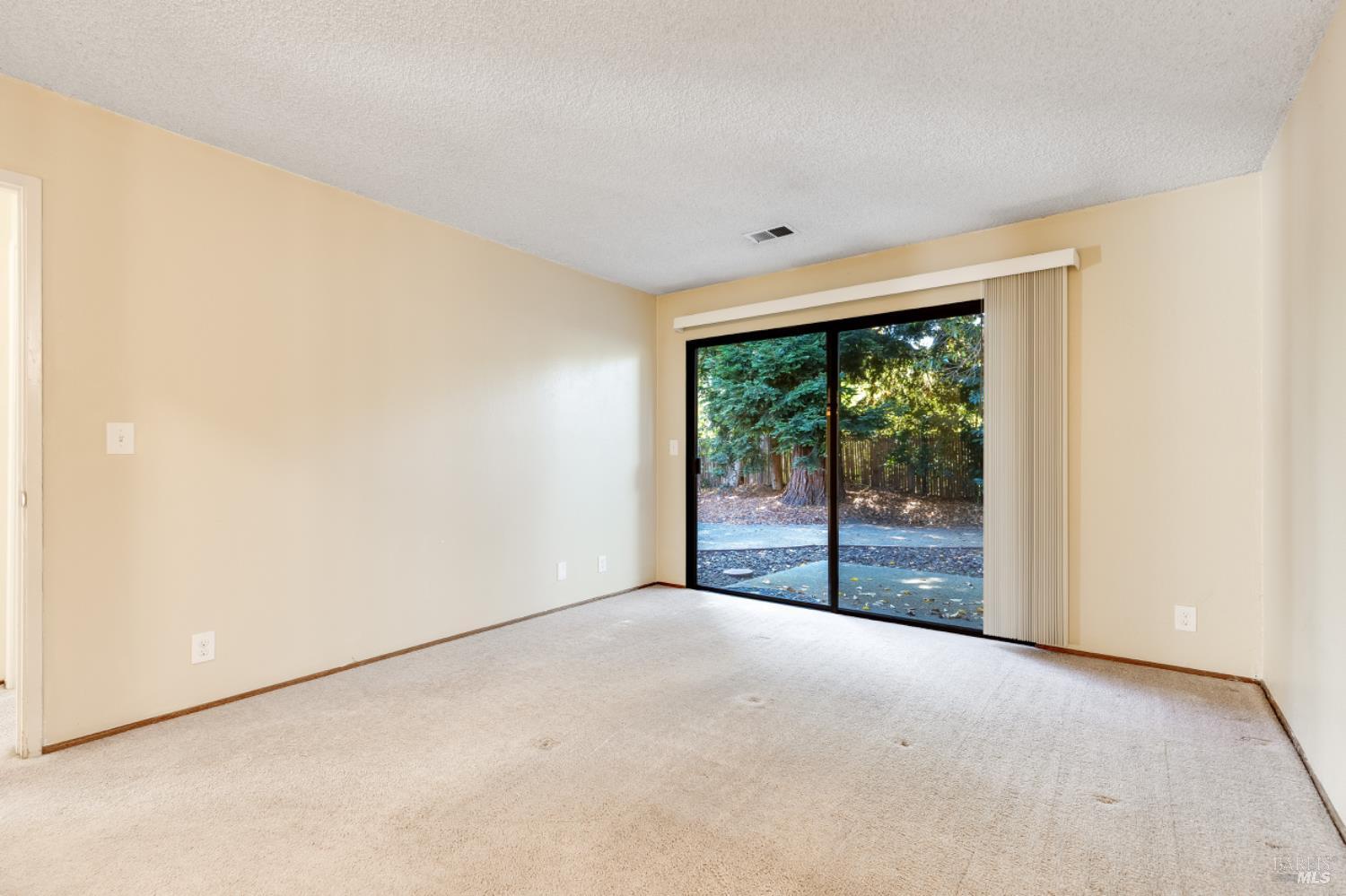 Detail Gallery Image 22 of 40 For 1517 London Cir, Benicia,  CA 94510 - 2 Beds | 2 Baths
