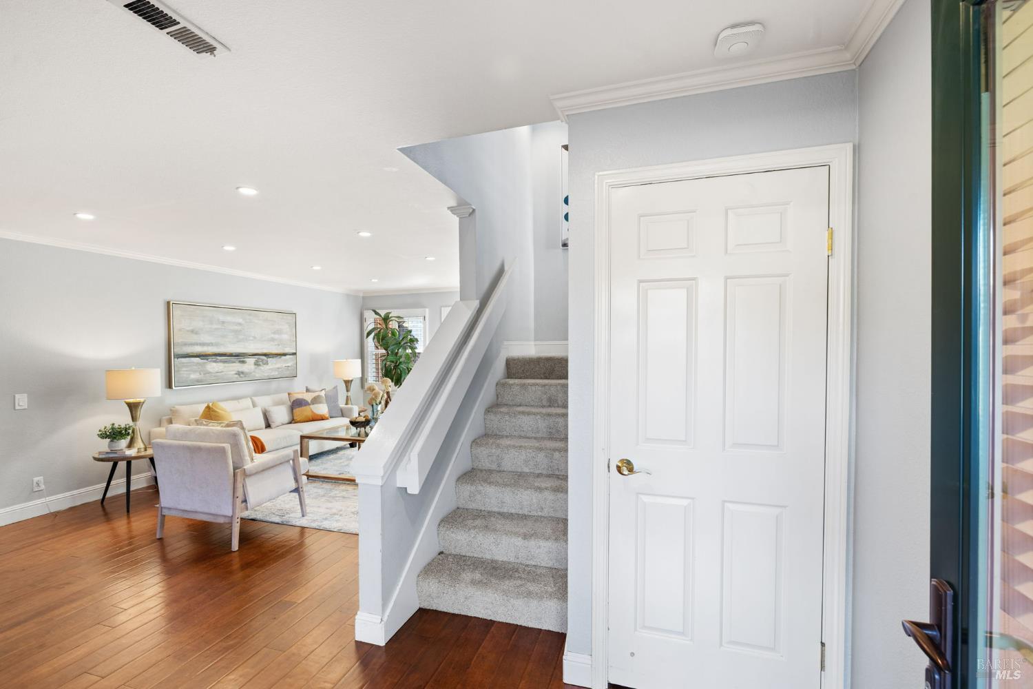 Detail Gallery Image 13 of 49 For 607 Centre Ct, Alameda,  CA 94502 - 2 Beds | 2/1 Baths