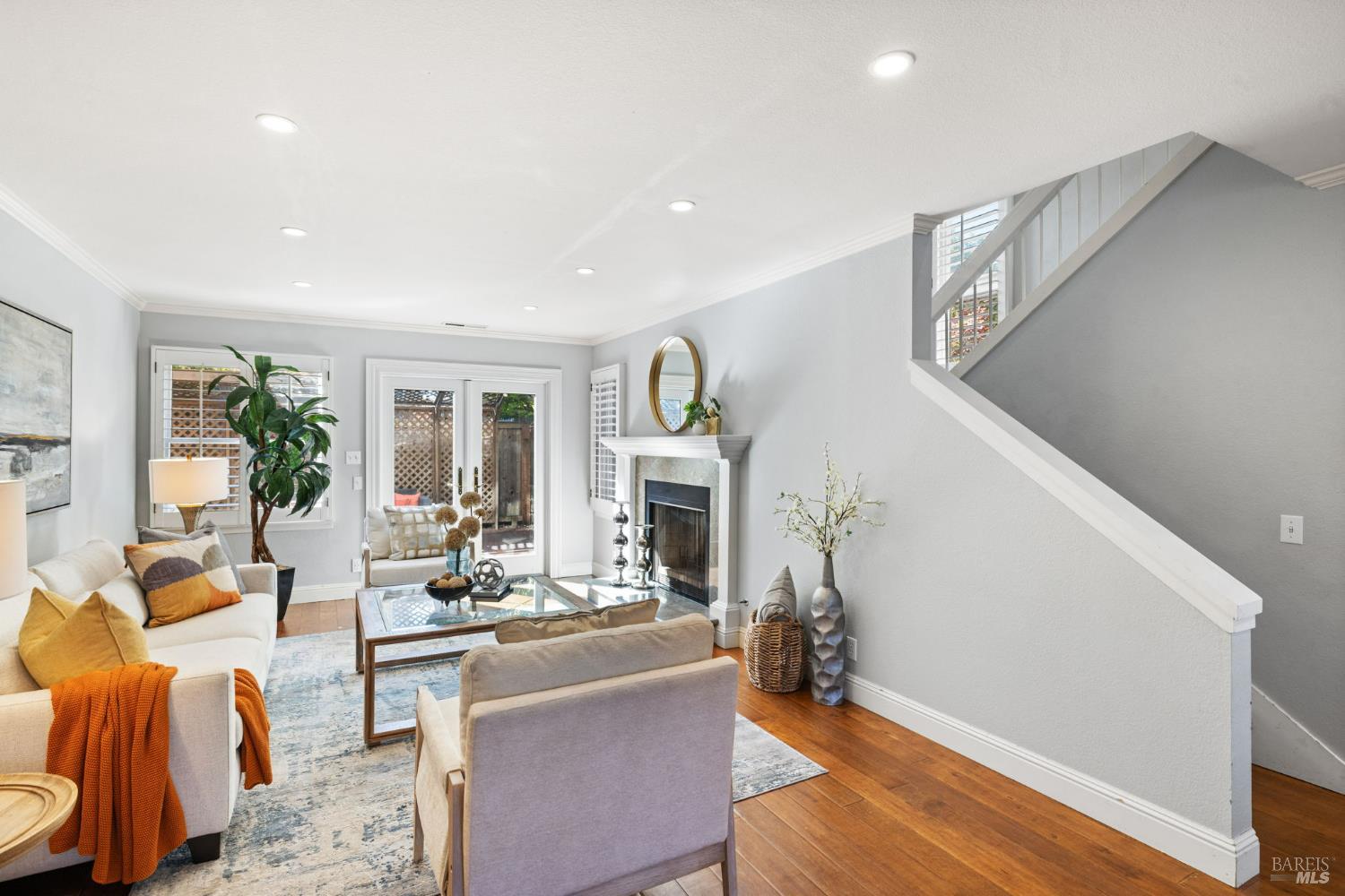 Detail Gallery Image 15 of 49 For 607 Centre Ct, Alameda,  CA 94502 - 2 Beds | 2/1 Baths
