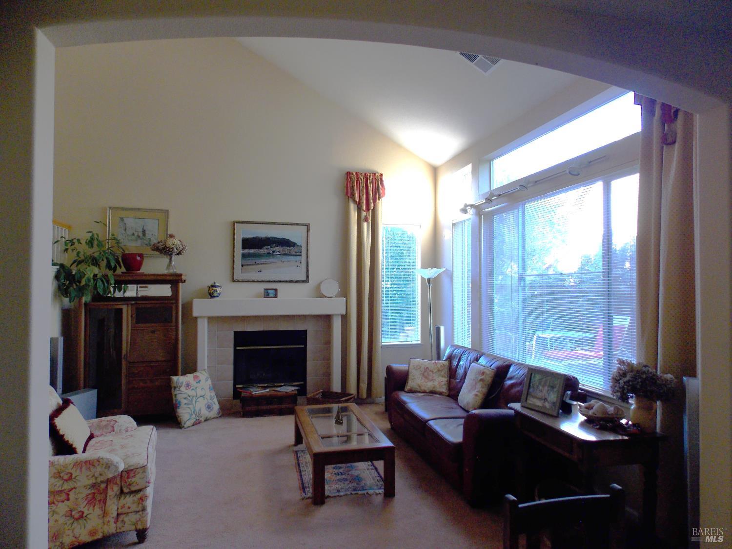 Detail Gallery Image 14 of 44 For 1349 Golf Course Dr, Windsor,  CA 95492 - 3 Beds | 2/1 Baths