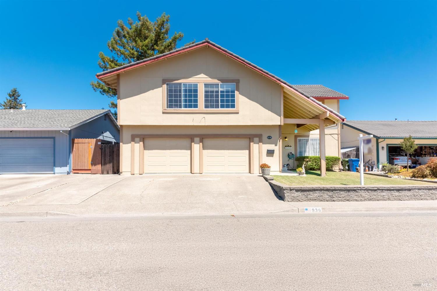 Detail Gallery Image 2 of 32 For 936 Edith Ct, Rohnert Park,  CA 94928 - 6 Beds | 2/1 Baths