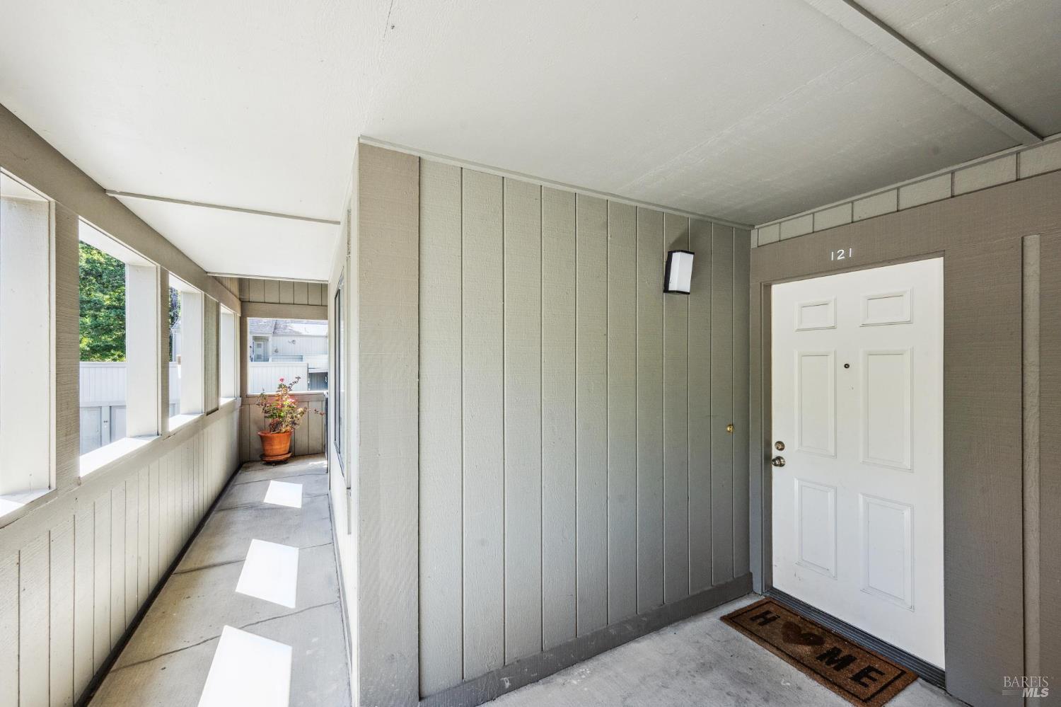 Detail Gallery Image 3 of 32 For 121 Quail Ct, Novato,  CA 94949 - 2 Beds | 2 Baths