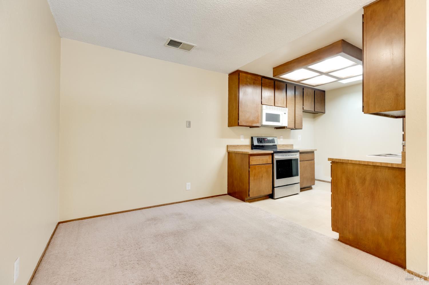 Detail Gallery Image 14 of 40 For 1517 London Cir, Benicia,  CA 94510 - 2 Beds | 2 Baths