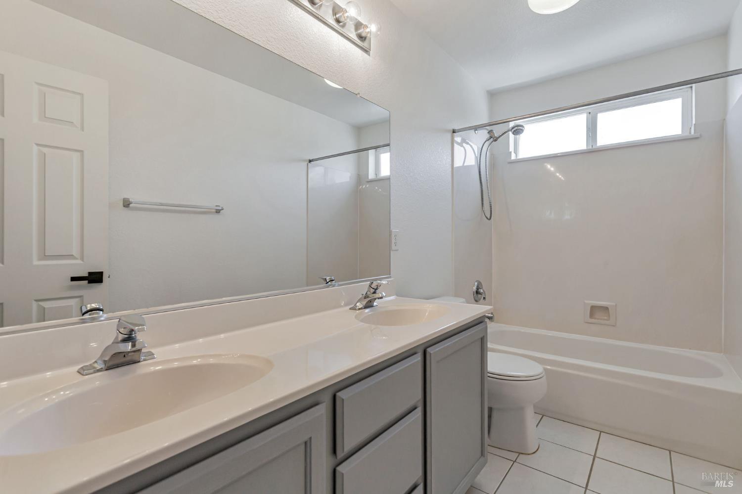 Detail Gallery Image 34 of 54 For 1048 Stillspring Dr, Vacaville,  CA 95687 - 5 Beds | 3 Baths