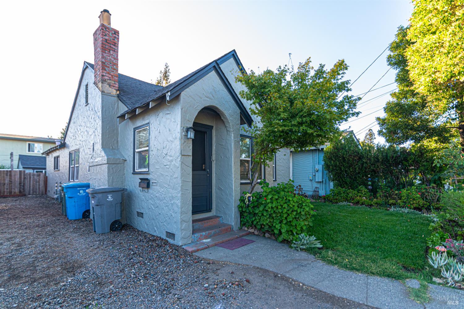 Detail Gallery Image 5 of 54 For 717 Brown St, Santa Rosa,  CA 95404 - 3 Beds | 2 Baths
