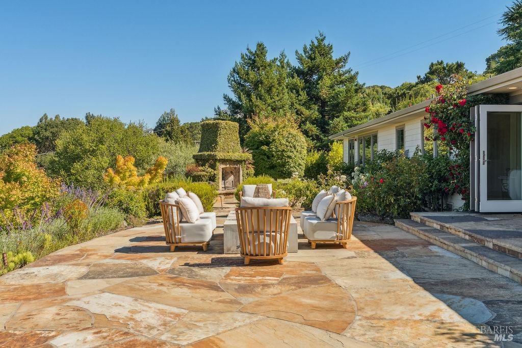 Detail Gallery Image 38 of 48 For 90 Taylor Rd, Tiburon,  CA 94920 - 5 Beds | 5/1 Baths