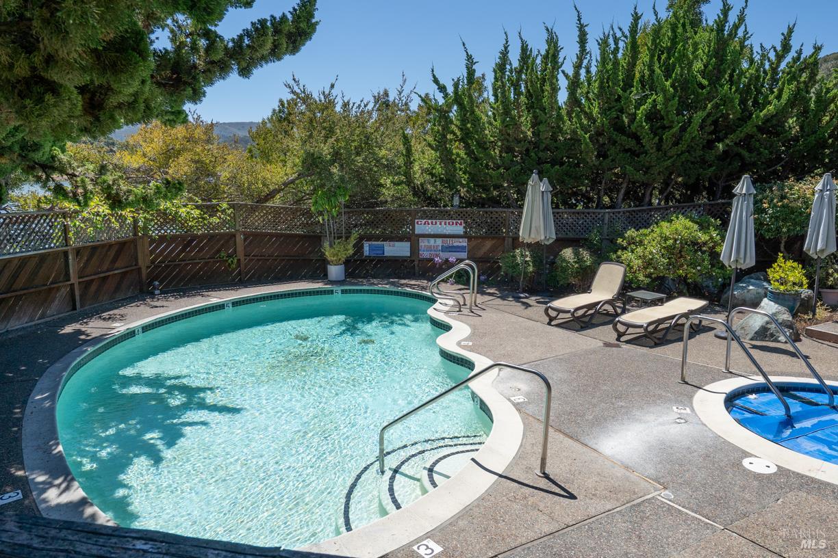 Detail Gallery Image 16 of 27 For 110 Seminary Dr 1a,  Mill Valley,  CA 94941 - 1 Beds | 1 Baths