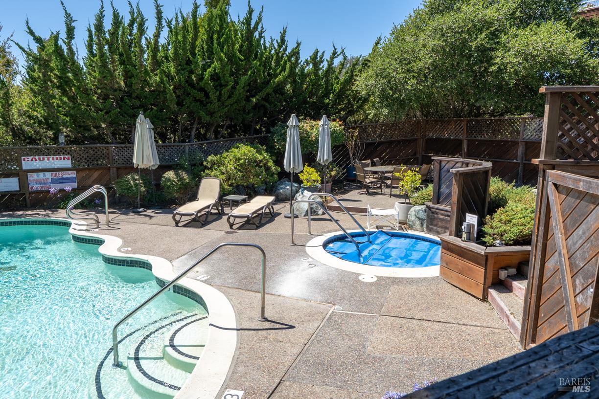 Detail Gallery Image 17 of 27 For 110 Seminary Dr 1a,  Mill Valley,  CA 94941 - 1 Beds | 1 Baths