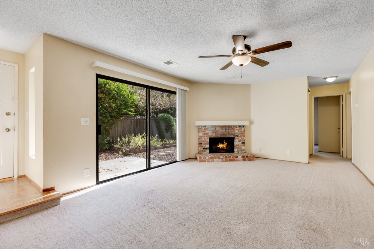 Detail Gallery Image 6 of 40 For 1517 London Cir, Benicia,  CA 94510 - 2 Beds | 2 Baths