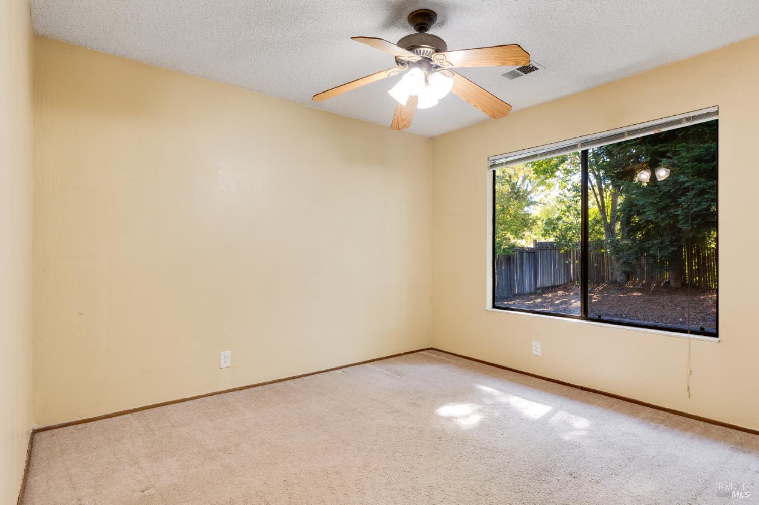 Detail Gallery Image 19 of 40 For 1517 London Cir, Benicia,  CA 94510 - 2 Beds | 2 Baths