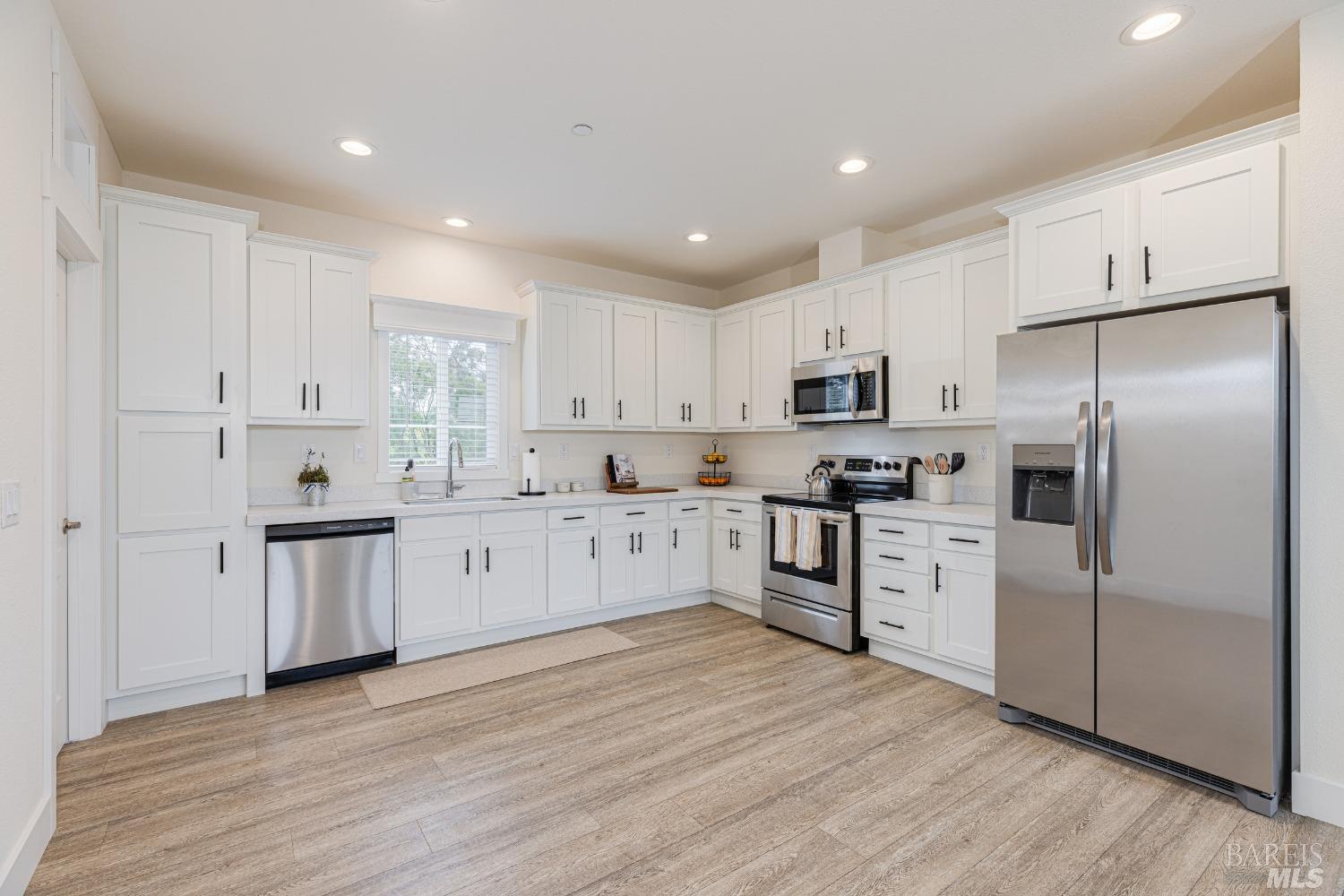 Detail Gallery Image 11 of 33 For 391 King Rd, Petaluma,  CA 94952 - 3 Beds | 2 Baths