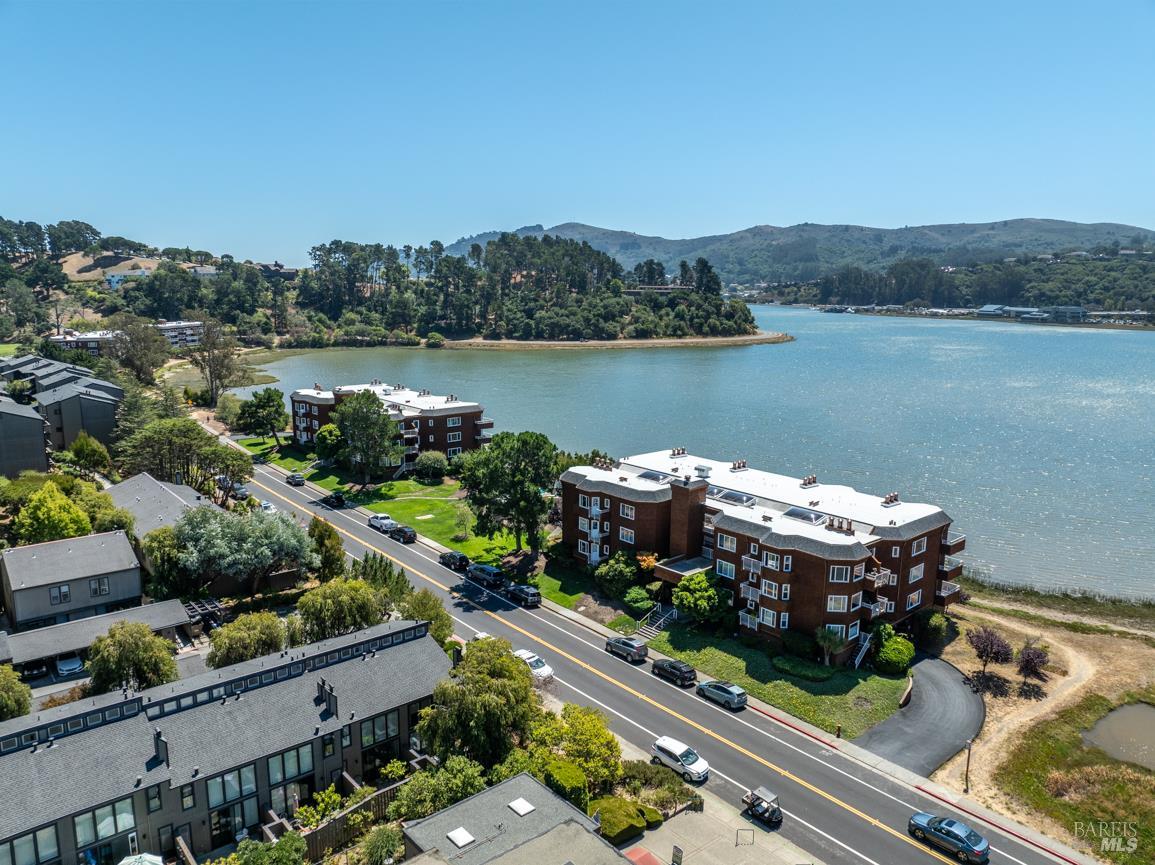 Detail Gallery Image 20 of 27 For 110 Seminary Dr 1a,  Mill Valley,  CA 94941 - 1 Beds | 1 Baths