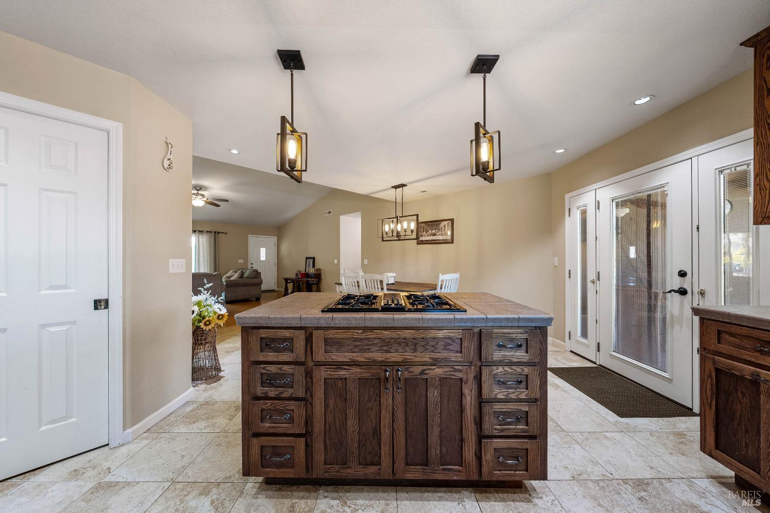 Detail Gallery Image 20 of 63 For 18164 Fishhook Ct, Hidden Valley Lake,  CA 95467 - 5 Beds | 3 Baths