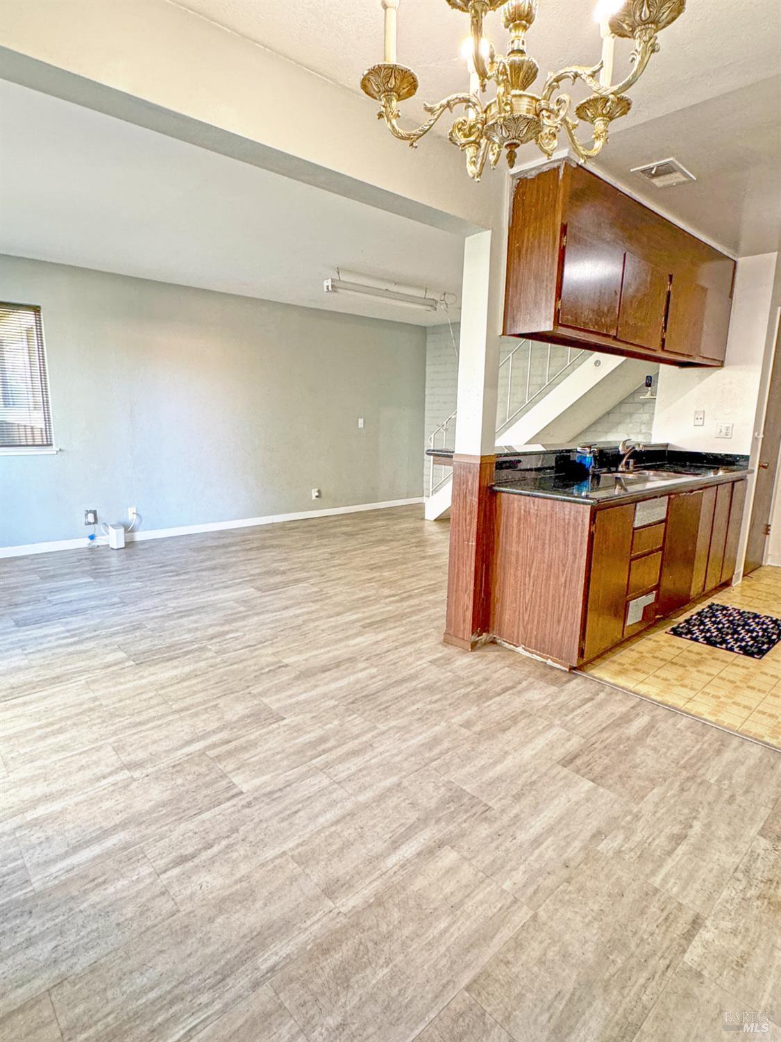Detail Gallery Image 8 of 28 For 163 Bahia Cir, San Rafael,  CA 94901 - 2 Beds | 1 Baths