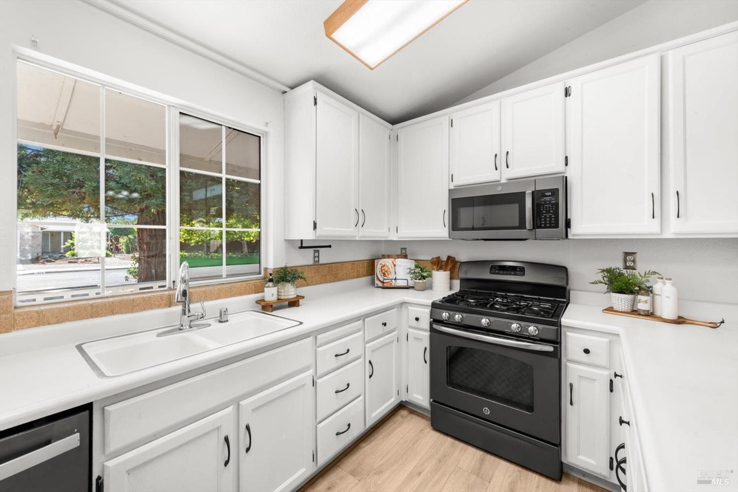 Detail Gallery Image 29 of 75 For 872 Flint Way, Vacaville,  CA 95687 - 3 Beds | 2 Baths
