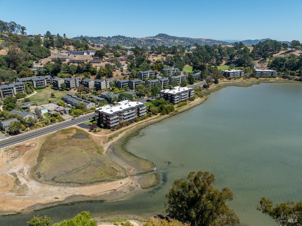 Detail Gallery Image 22 of 27 For 110 Seminary Dr 1a,  Mill Valley,  CA 94941 - 1 Beds | 1 Baths