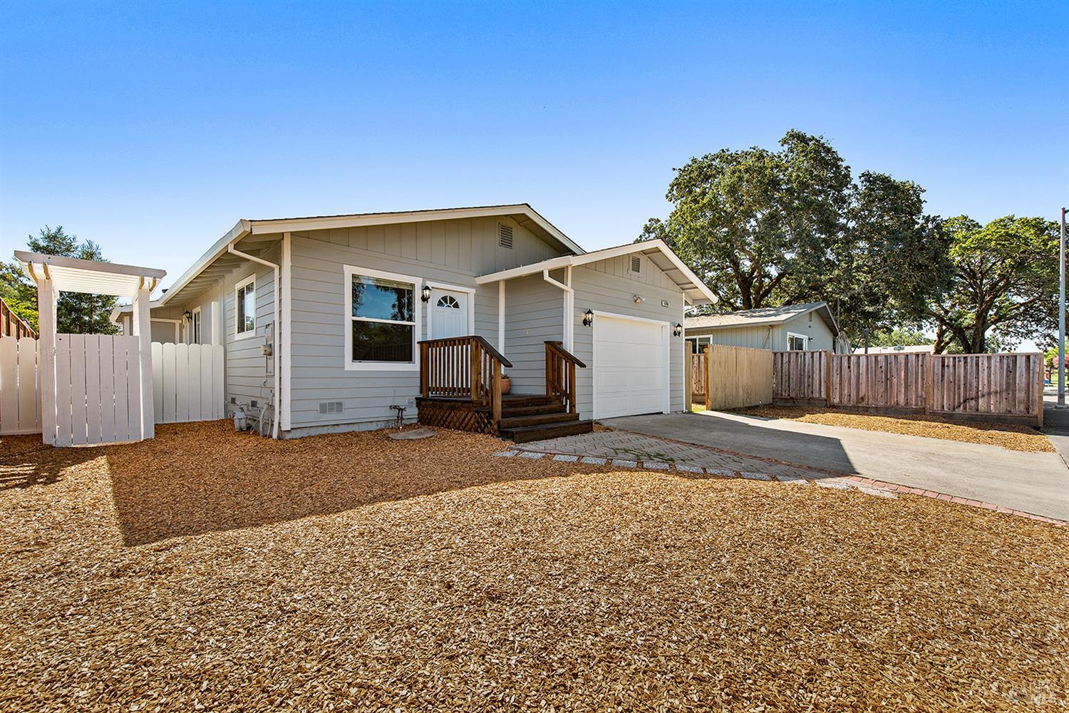 Detail Gallery Image 2 of 22 For 9701 Orion Dr, Windsor,  CA 95492 - 4 Beds | 1/1 Baths
