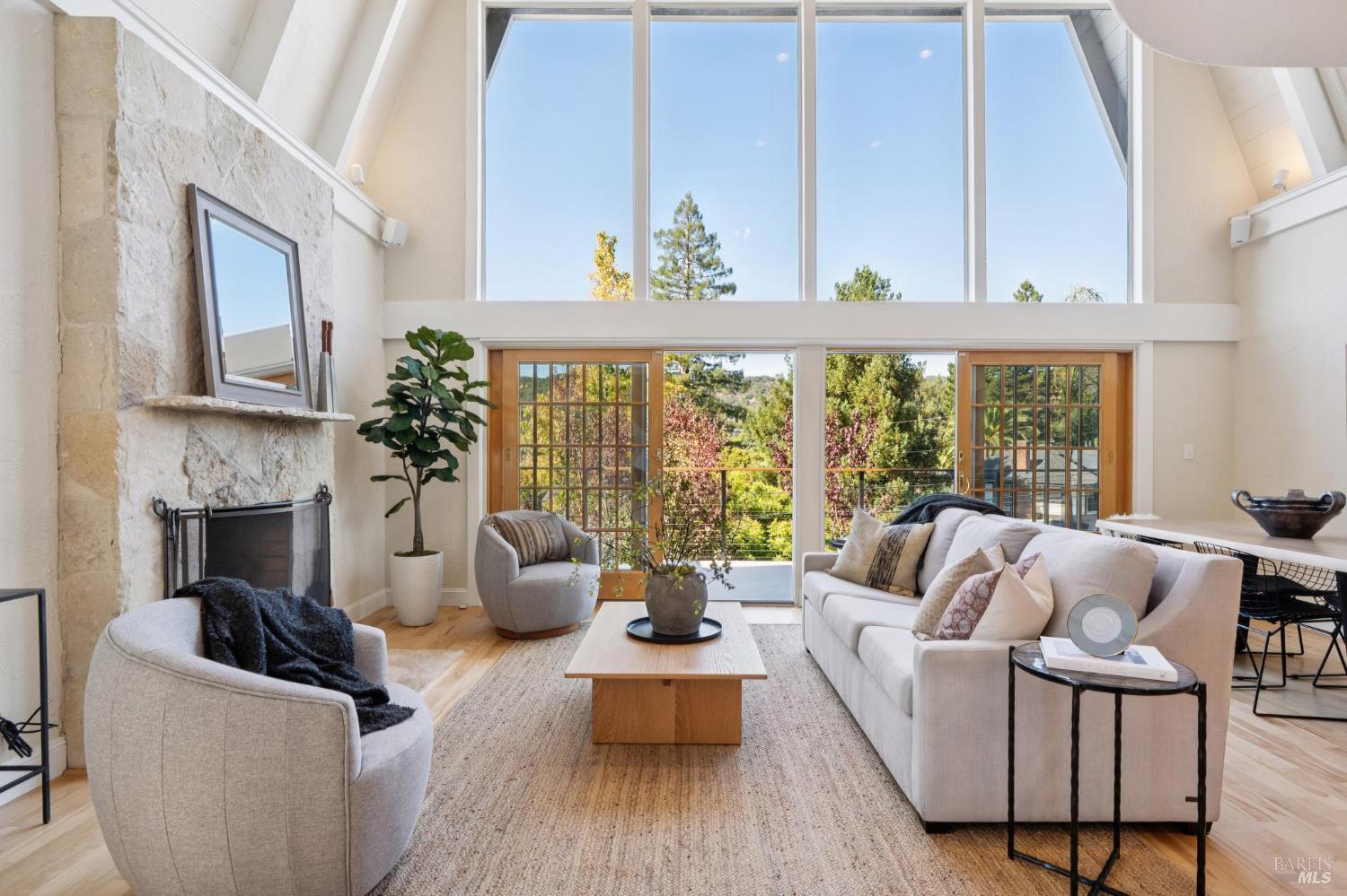 Detail Gallery Image 2 of 61 For 347 Jewell St, San Rafael,  CA 94901 - 4 Beds | 3 Baths